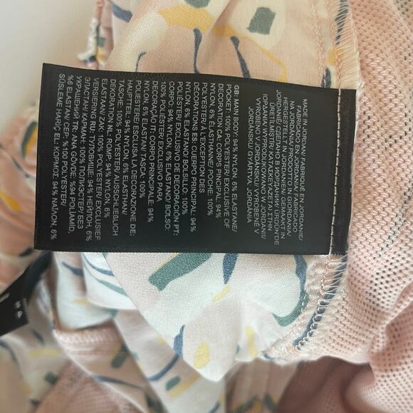 The North Face Shorts in Pink Moss - Size M - Picture 6 of 6